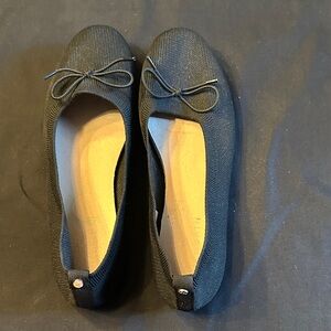Danskin Elegant Black Loafers with Bow